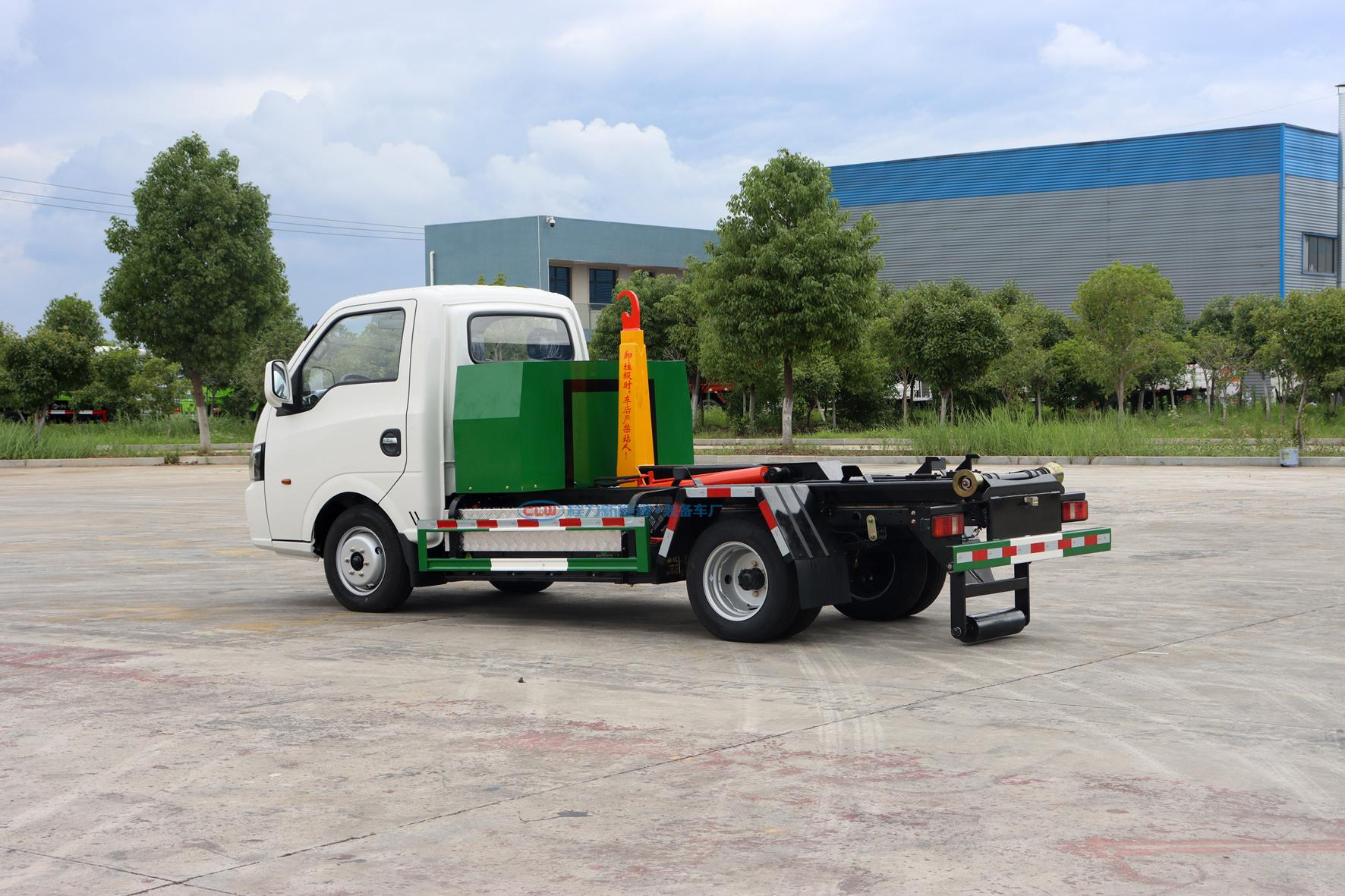 東風(fēng)華神純電動(dòng)勾臂垃圾車(chē)