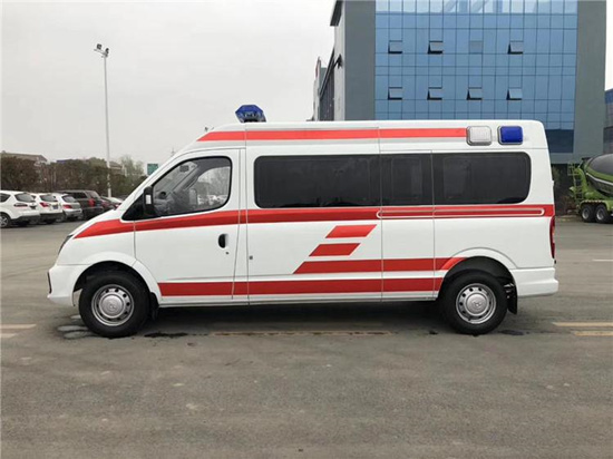 國(guó)六上汽大通長(zhǎng)軸救護(hù)車(chē)