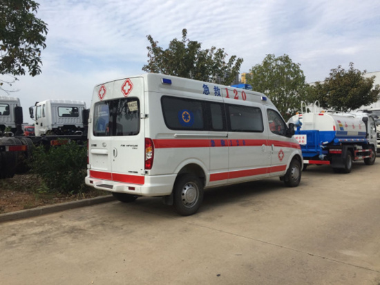 國(guó)六上汽大通長(zhǎng)軸救護(hù)車(chē)