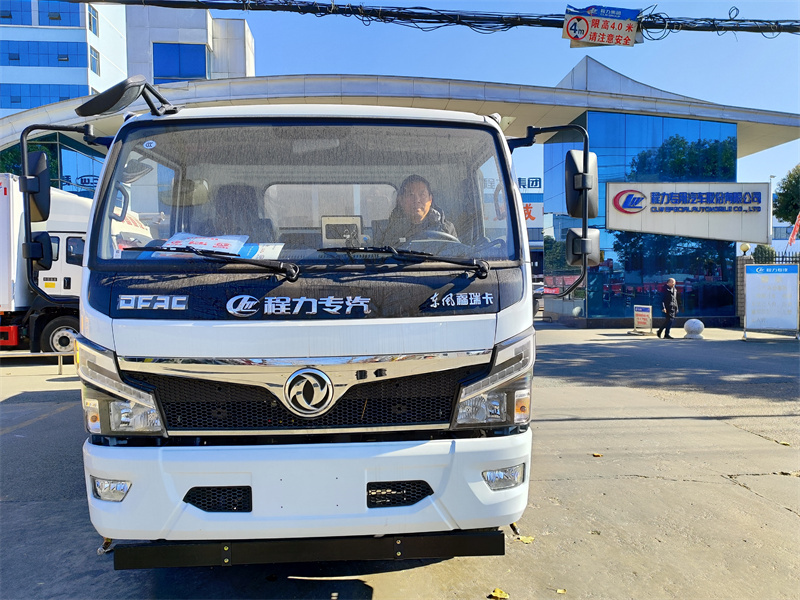 東風(fēng)大多利卡洗掃車(chē)（4方塵箱.5方水箱）